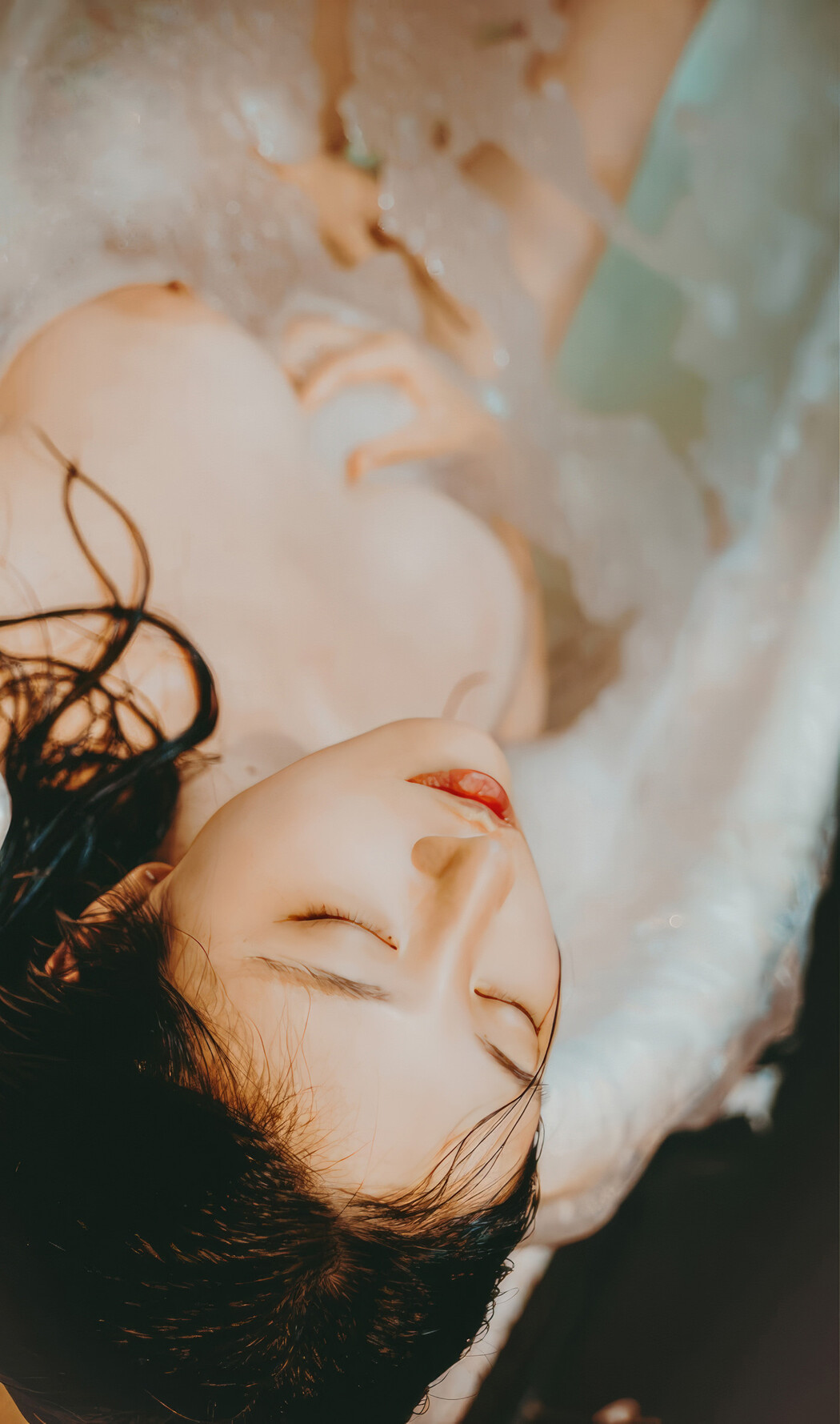 年年Nnian, 写真集 沐浴 Take a Bath