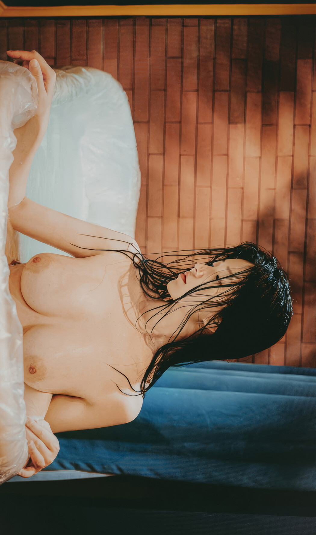 年年Nnian, 写真集 沐浴 Take a Bath