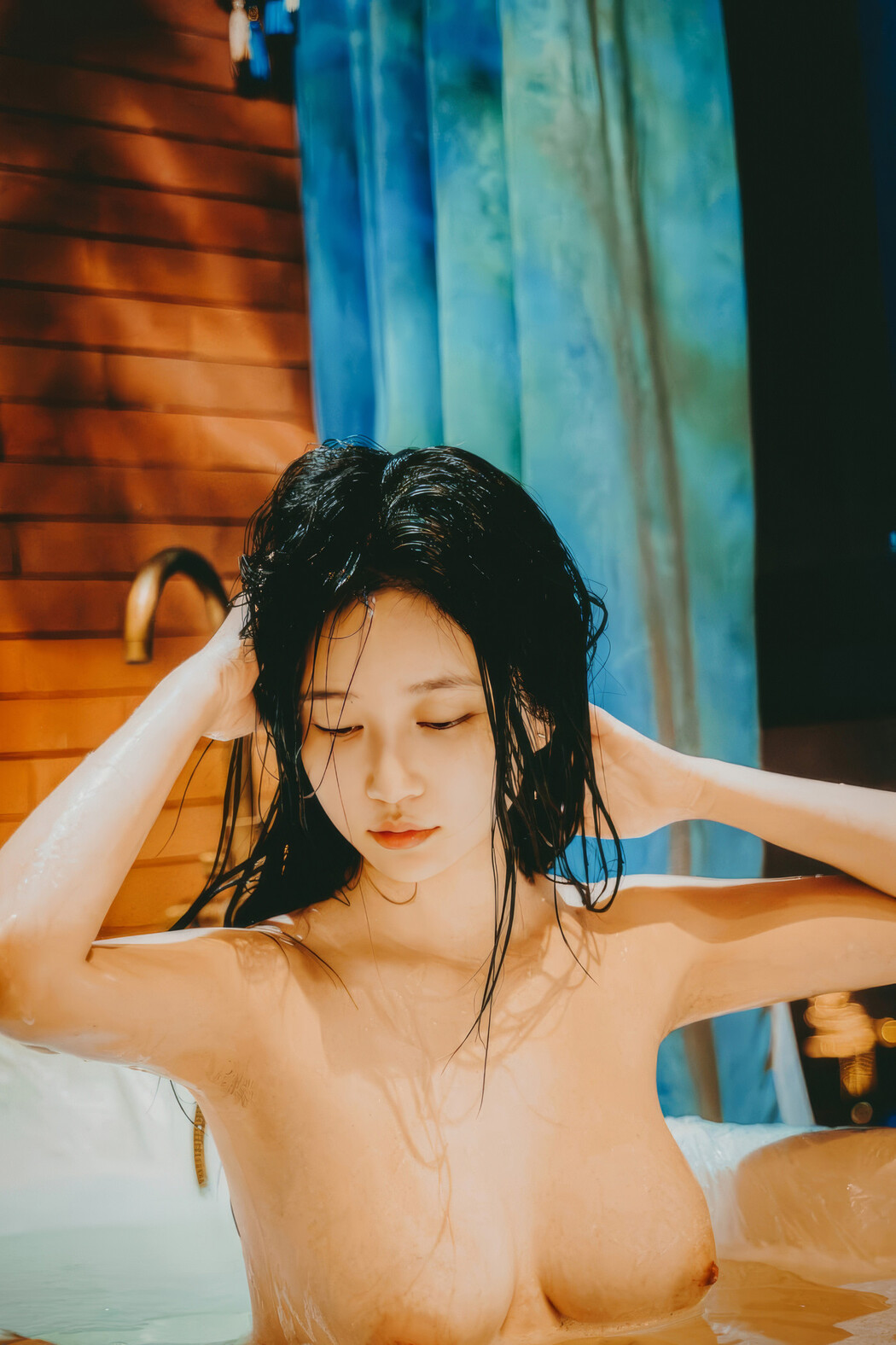 年年Nnian, 写真集 沐浴 Take a Bath