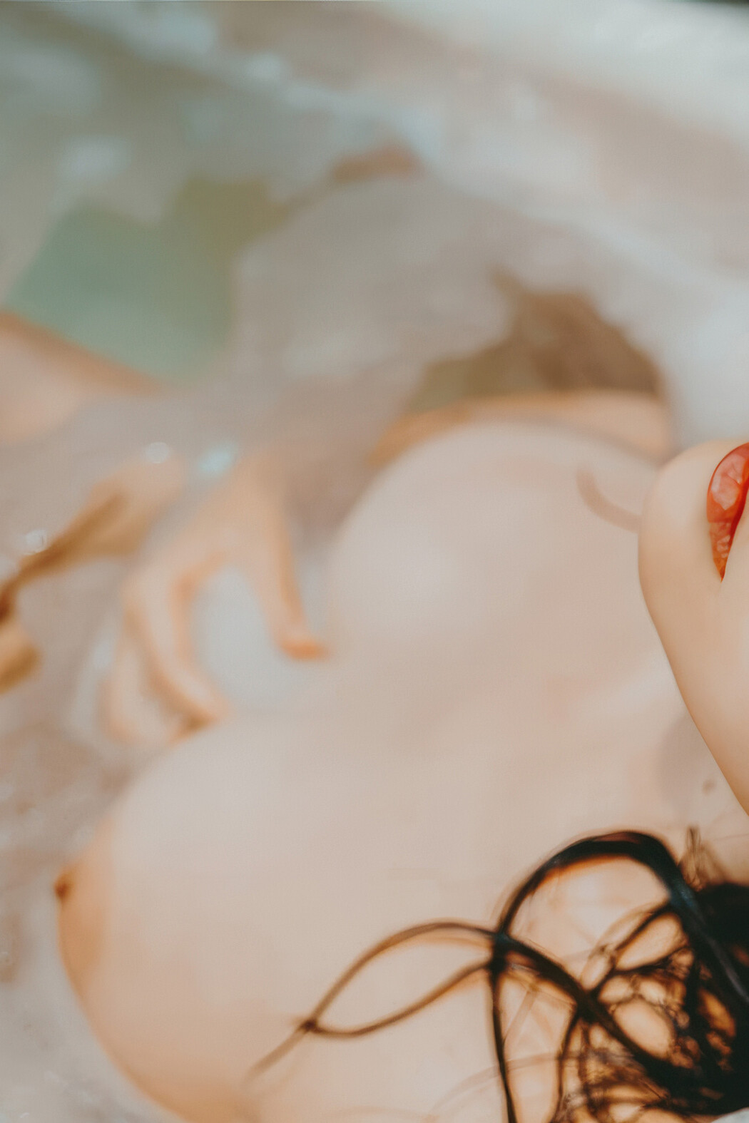 年年Nnian, 写真集 沐浴 Take a Bath