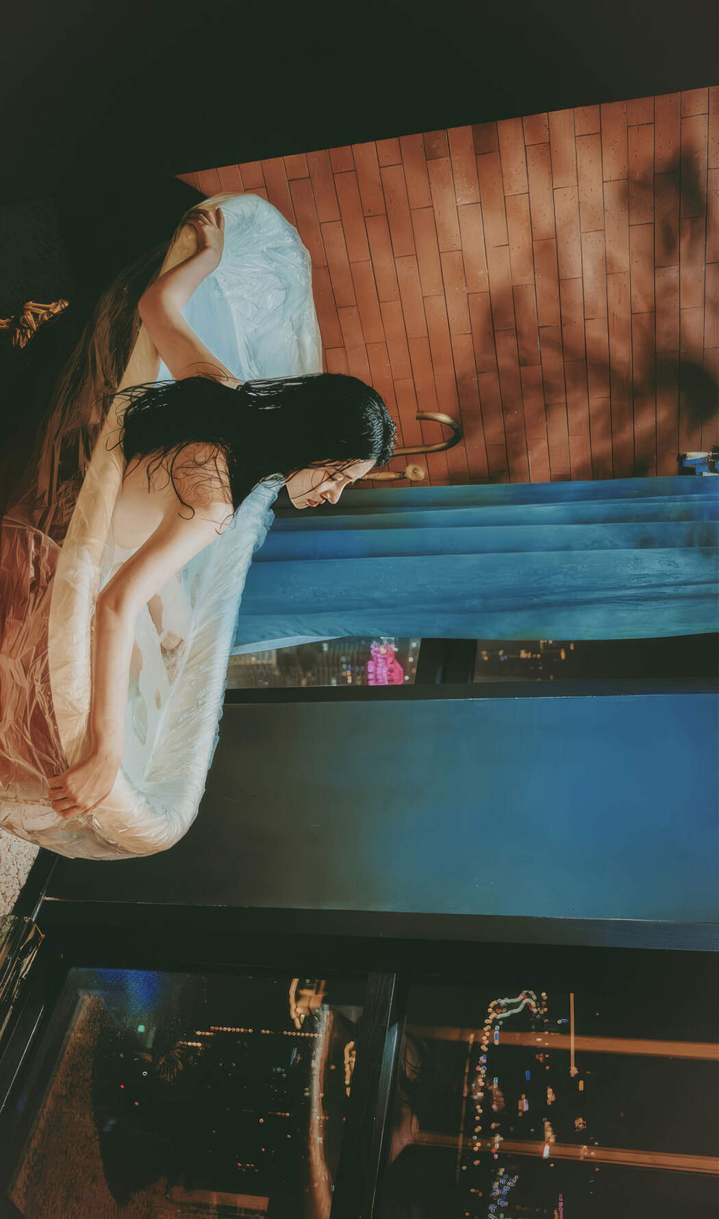 年年Nnian, 写真集 沐浴 Take a Bath