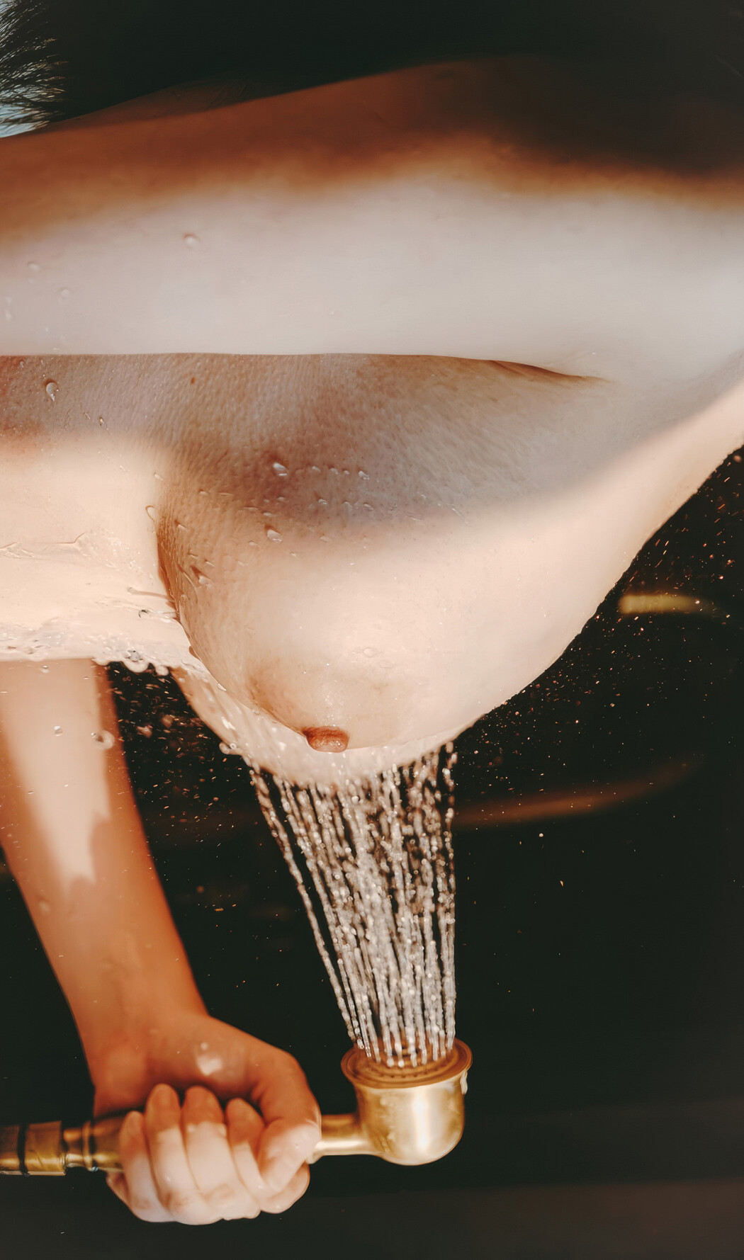 年年Nnian, 写真集 沐浴 Take a Bath