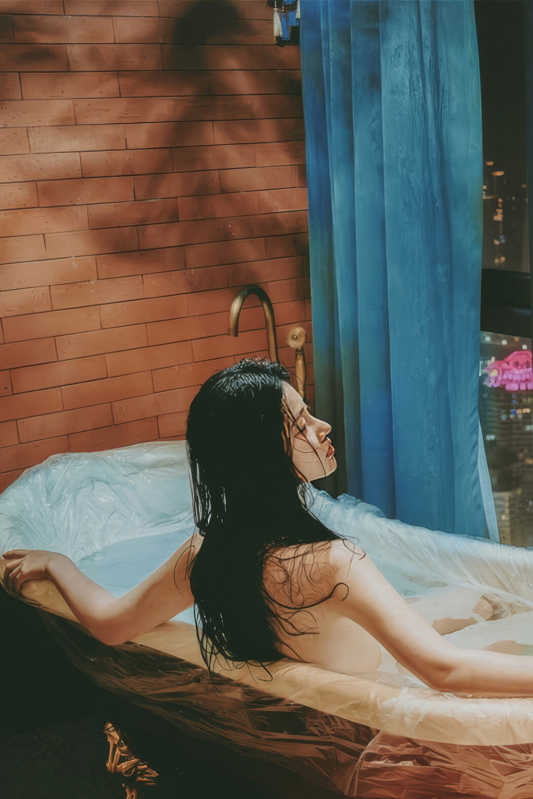 年年Nnian, 写真集 沐浴 Take a Bath