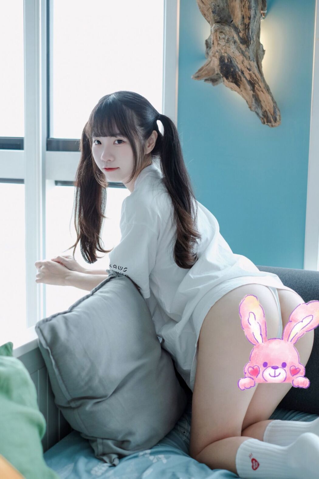Coser@可可小白兔 – 捕獲一隻沒穿褲褲の小白兔