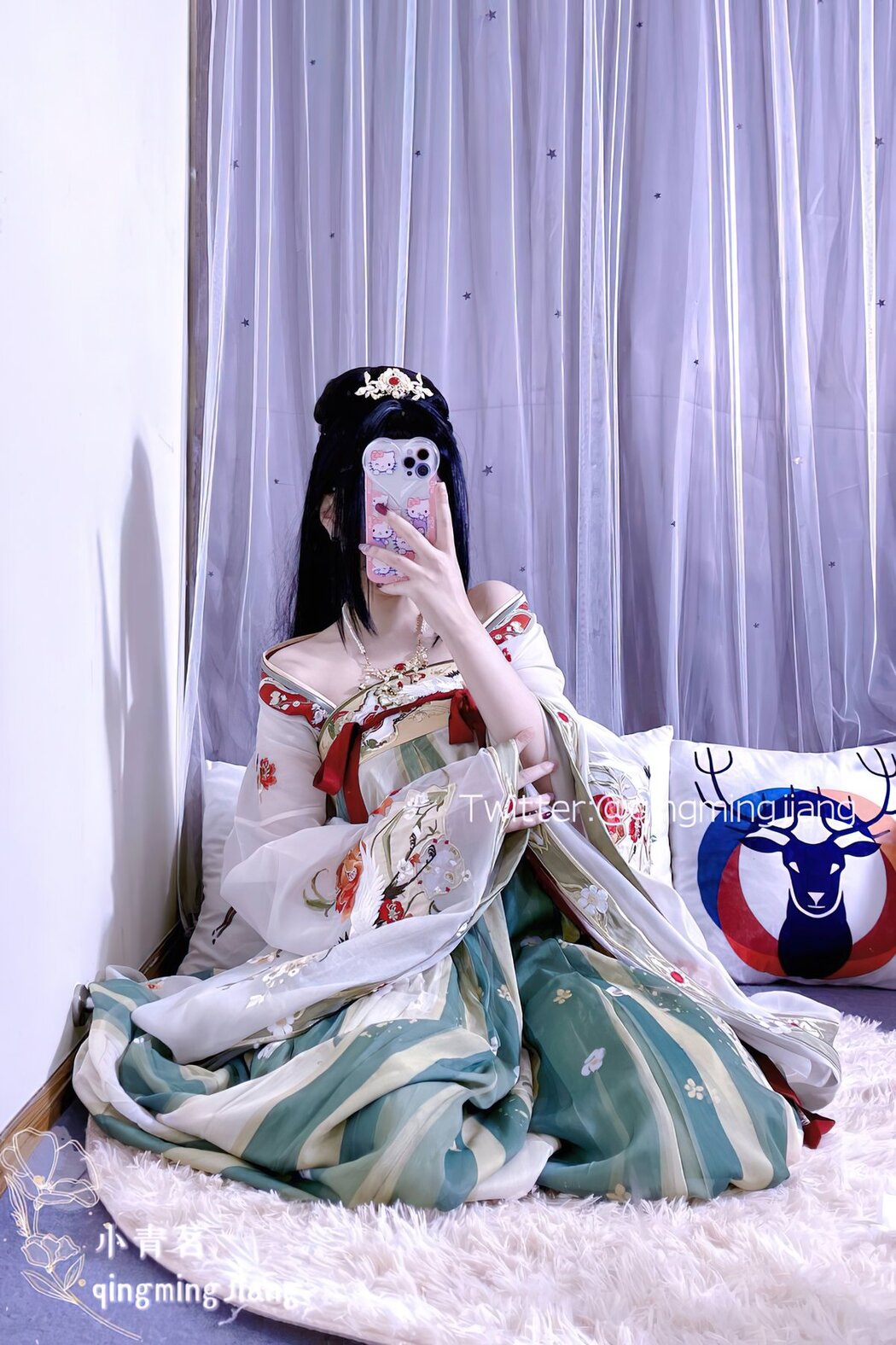 Coser@小青茗 – 唯美唐装古风下的美妙胴体