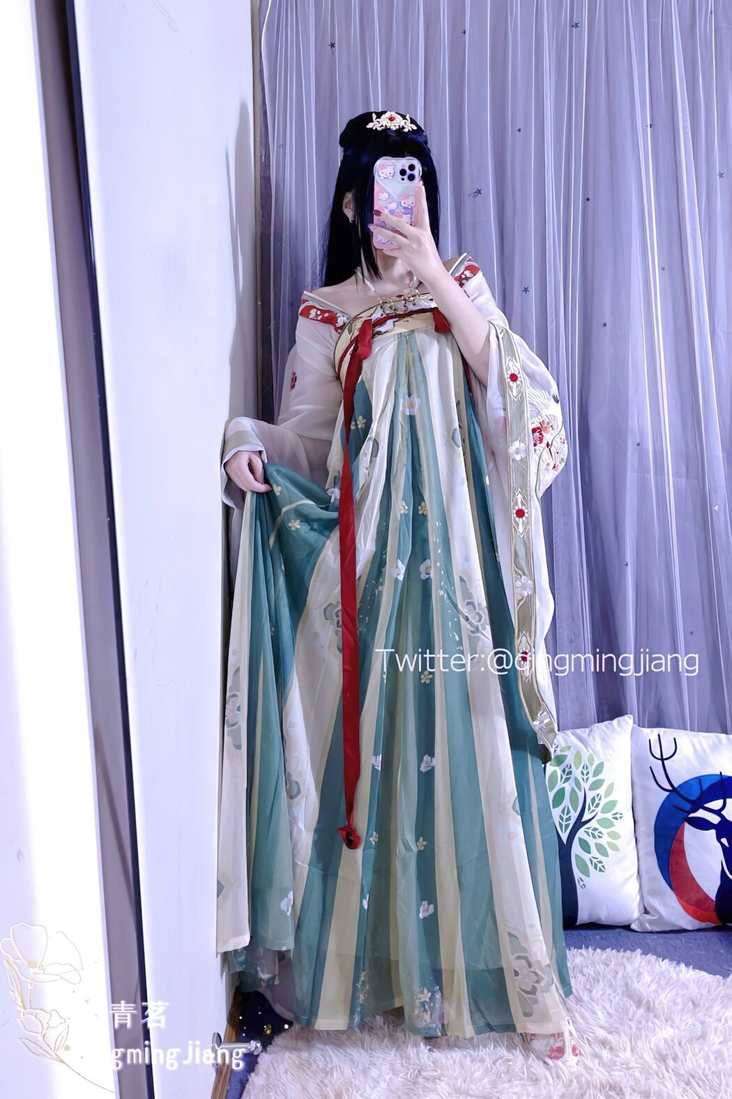 Coser@小青茗 – 唯美唐装古风下的美妙胴体