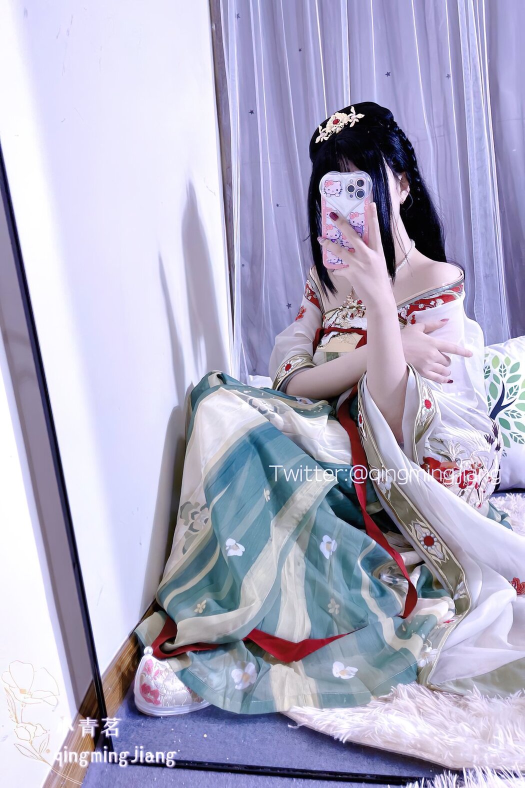 Coser@小青茗 – 唯美唐装古风下的美妙胴体