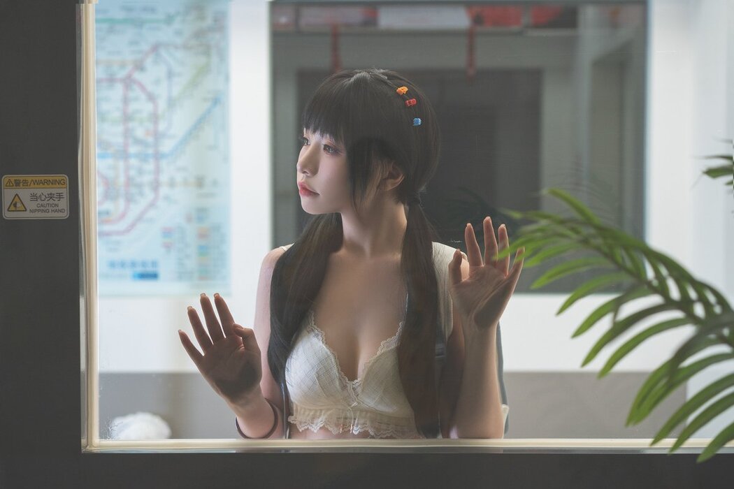 Coser@爆机少女喵小吉 Nekokoyoshi – 深夜地铁 Part2