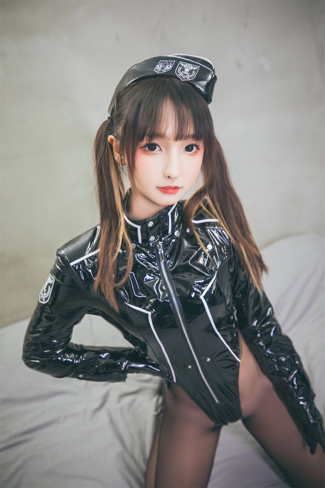Coser@神楽坂真冬 Vol.081 绝对企画-黑丝皮衣 お帰りなさい、指揮官 Part2