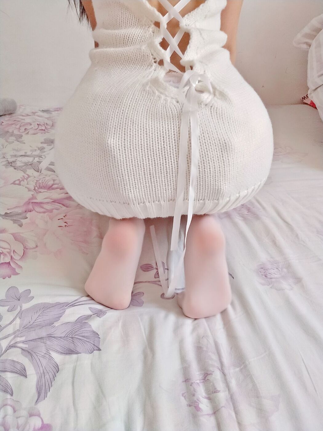 Coser@羽天shine &#8211; 白丝白色毛衣 Part2