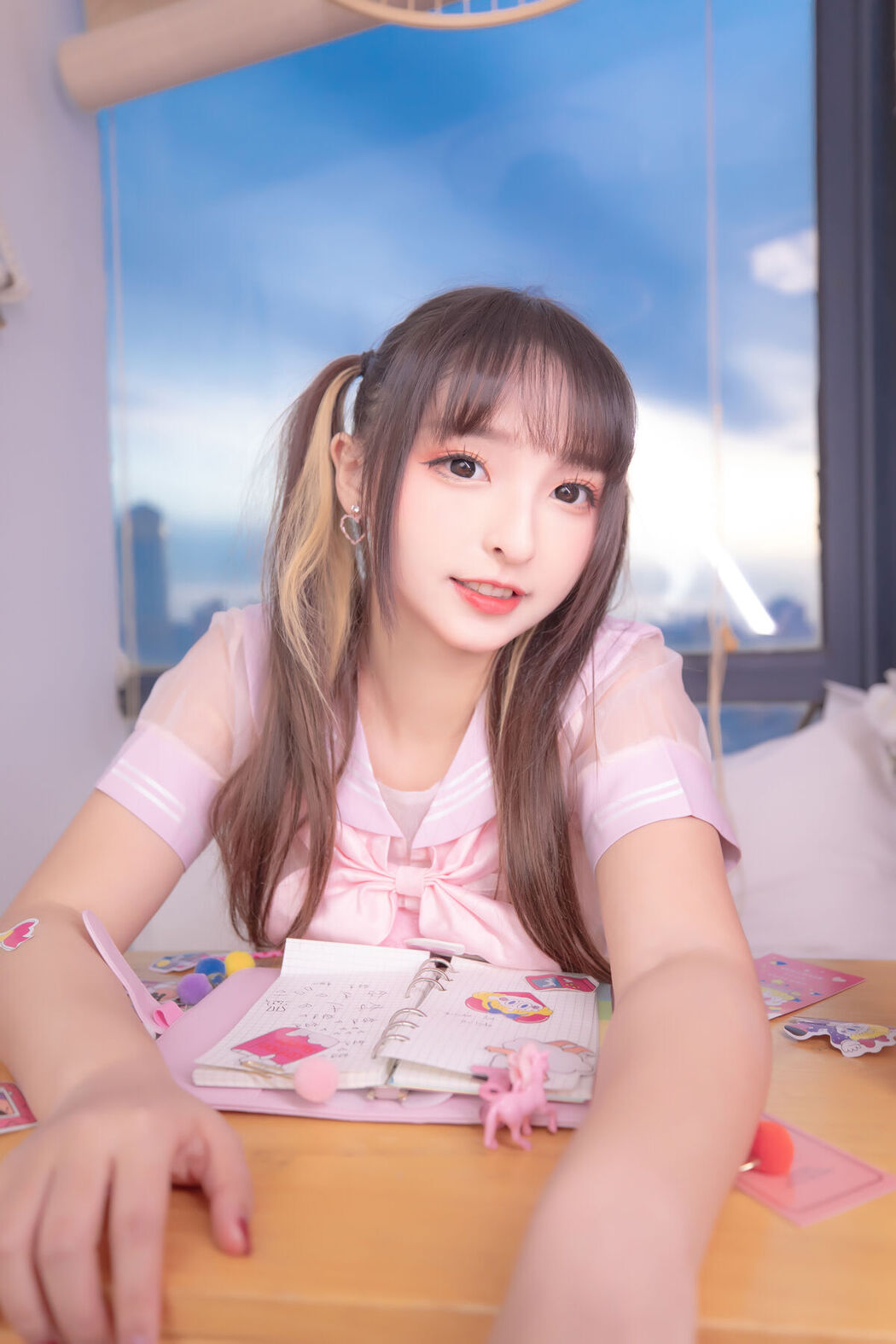 Coser@神楽坂真冬 Vol.079 绝对企画-透明黑白水手服 特別なことに Part1