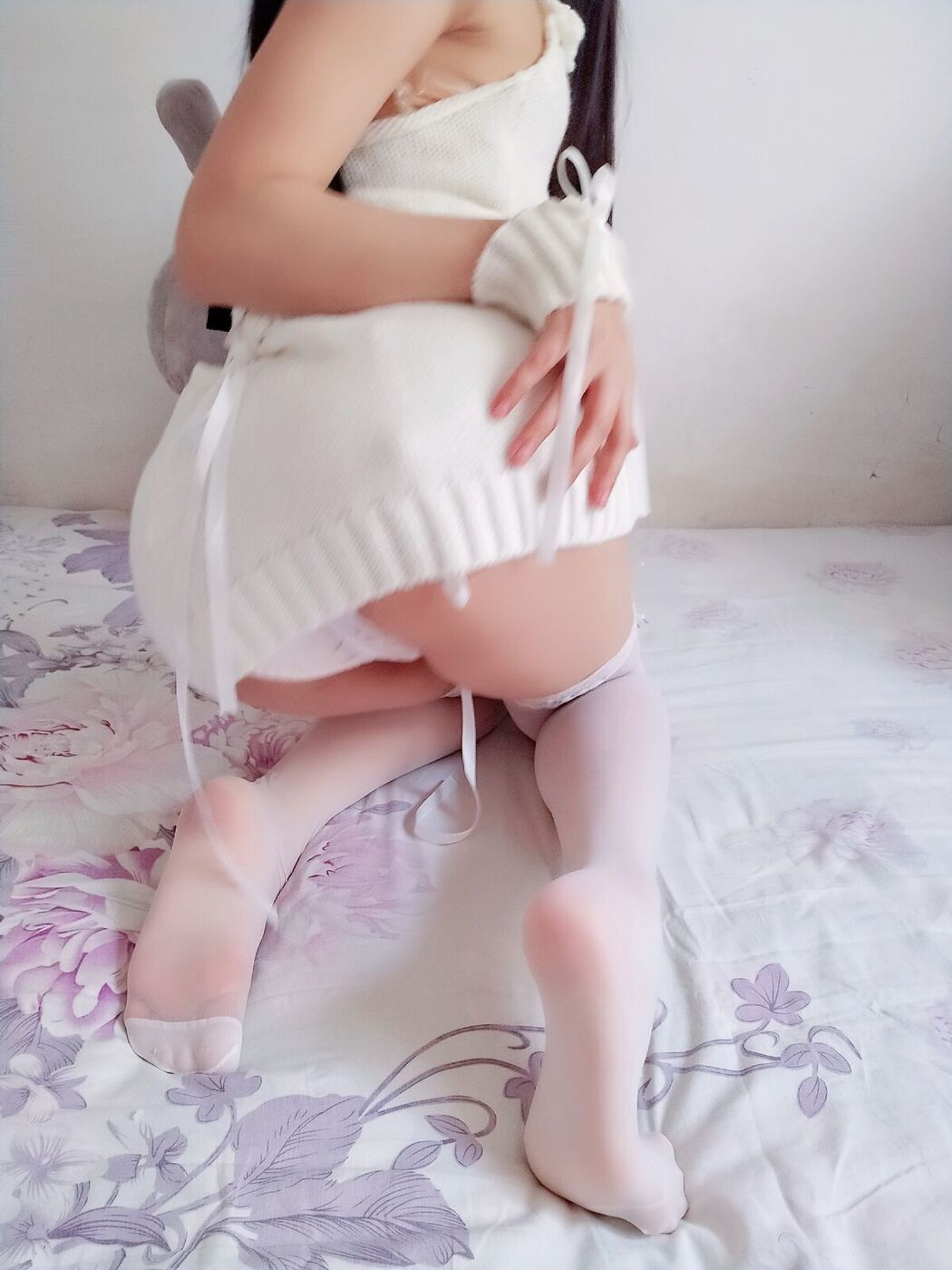 Coser@羽天shine – 白丝白色毛衣 Part1