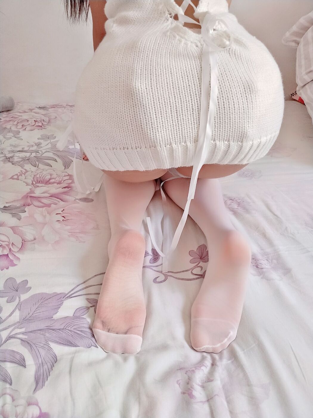 Coser@羽天shine &#8211; 白丝白色毛衣 Part2