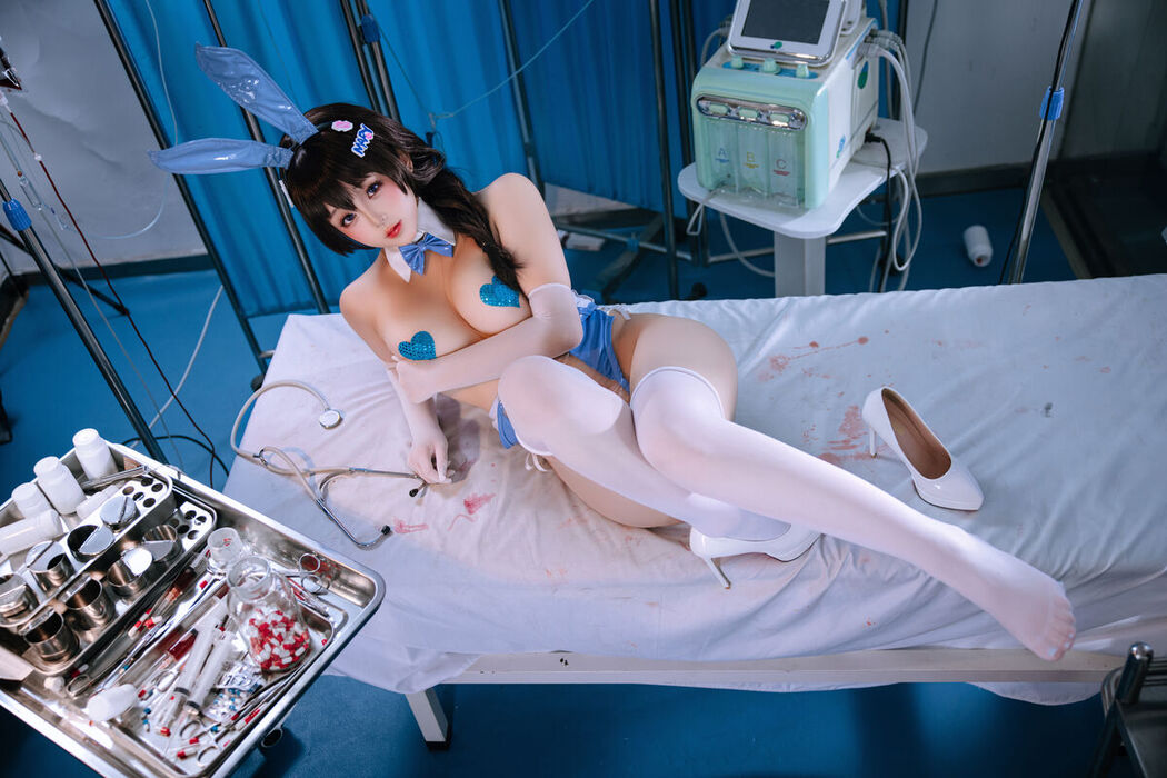 Coser@日奈娇 – 梅里医疗兔