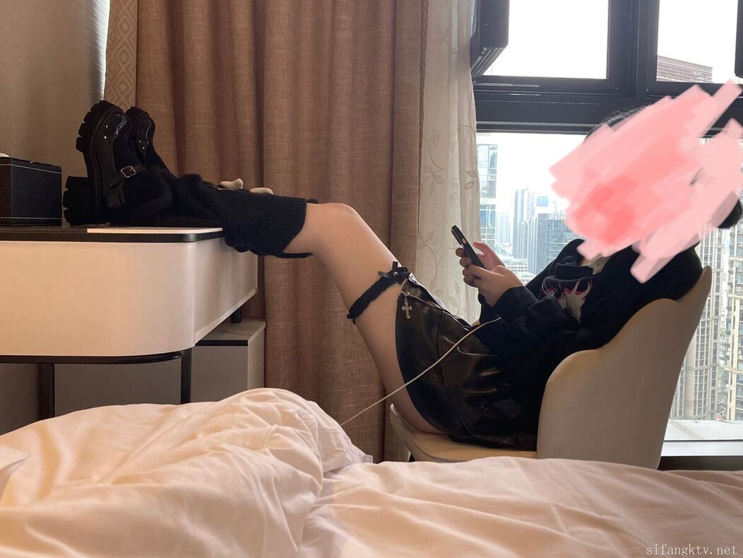 Coser@猫屋少女 – 甜酷少女