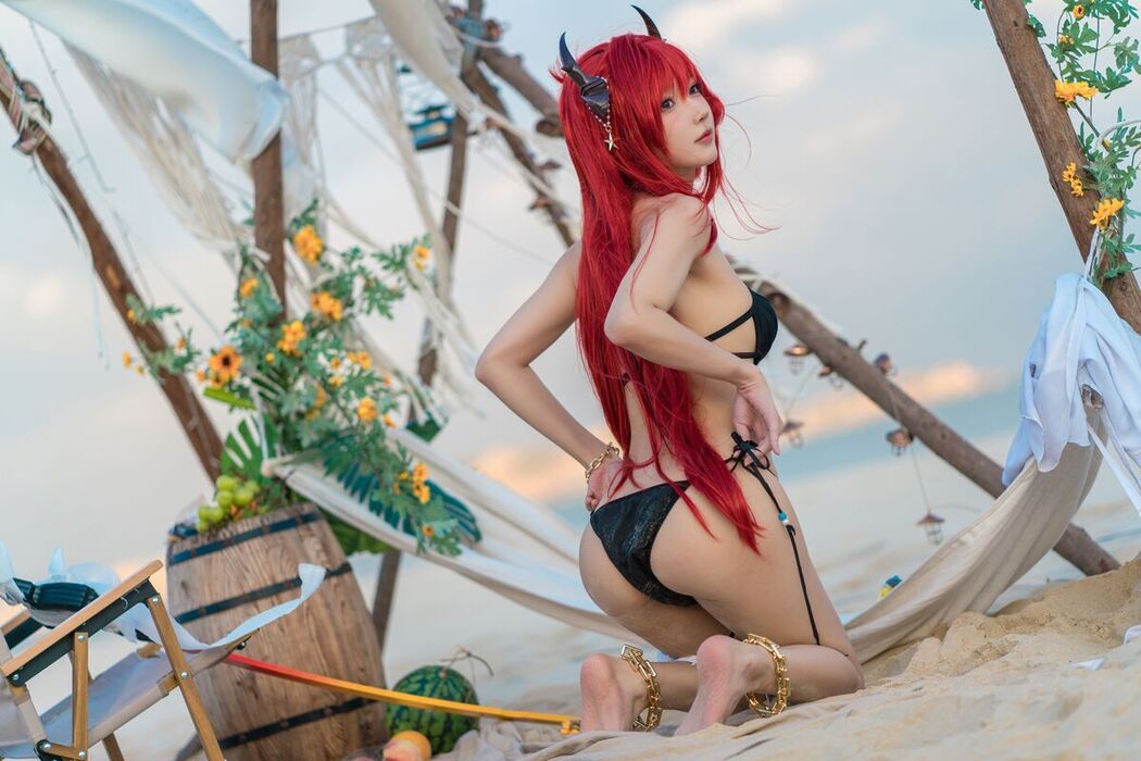 Coser@阿包也是兔娘 – 明日方舟 史尔特尔泳装