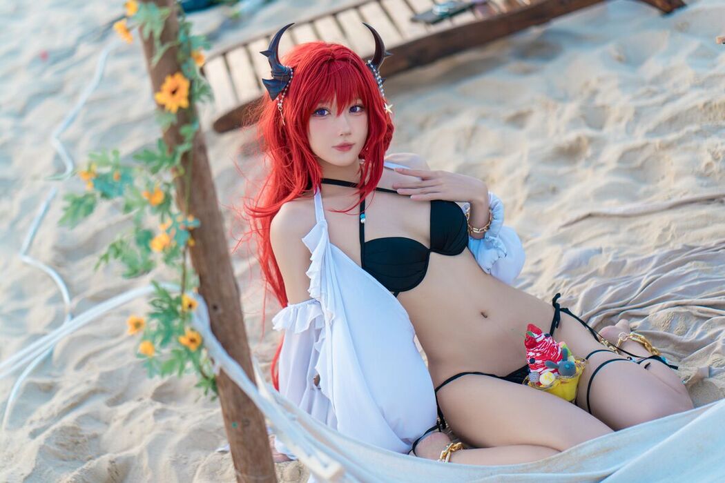 Coser@阿包也是兔娘 – 明日方舟 史尔特尔泳装