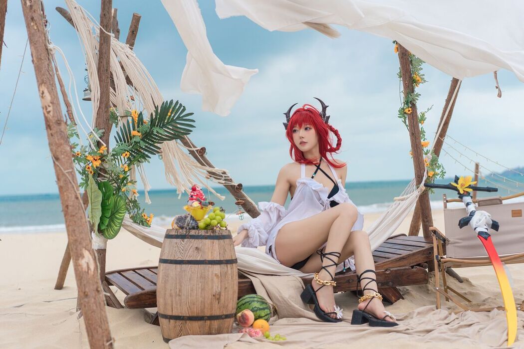 Coser@阿包也是兔娘 – 明日方舟 史尔特尔泳装