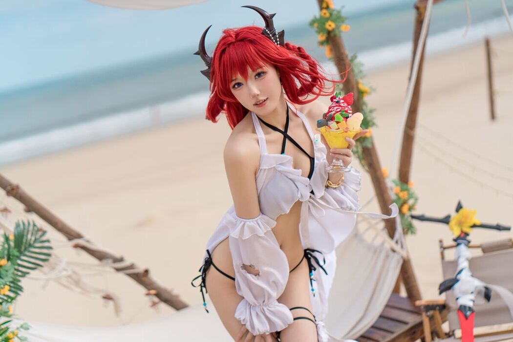 Coser@阿包也是兔娘 – 明日方舟 史尔特尔泳装