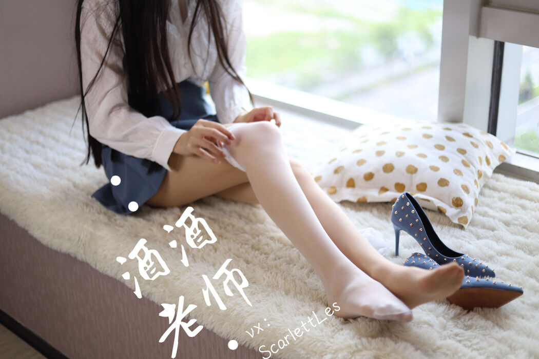 [Net Celebrity COS] Jiujiu Teacher - Blue Short Skirt White Silk Girlish Style