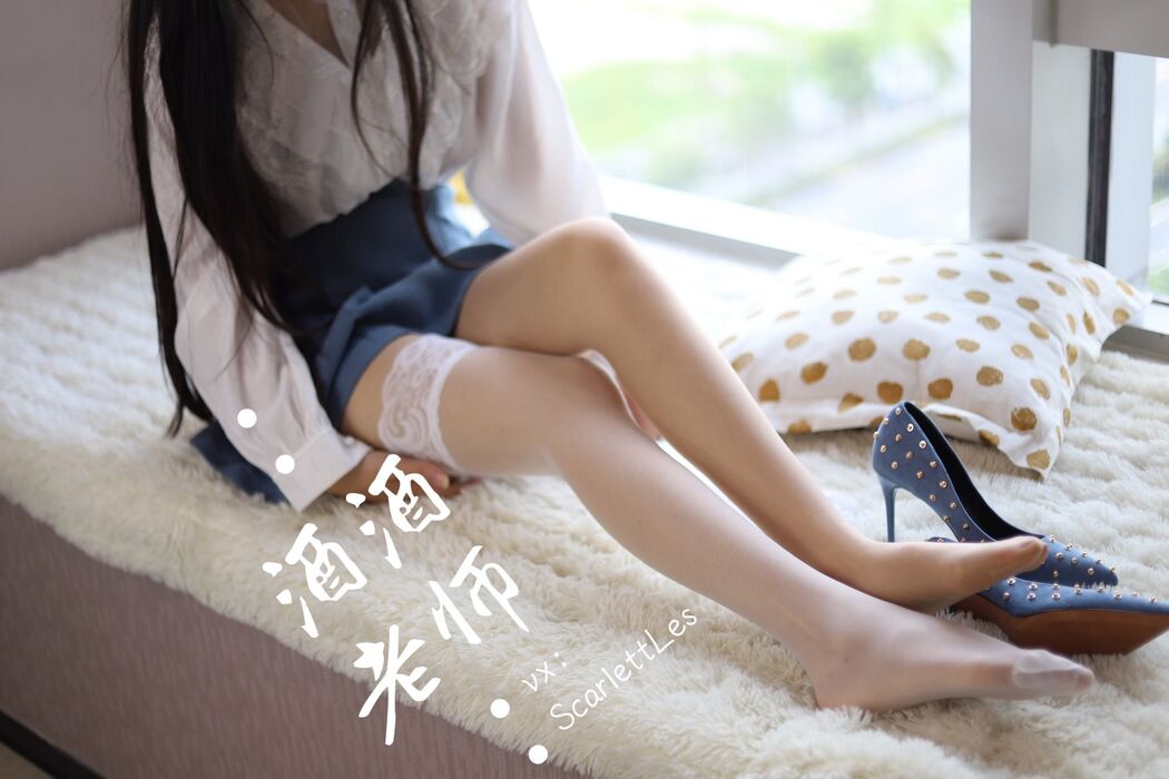 [Net Celebrity COS] Jiujiu Teacher - Blue Short Skirt White Silk Girlish Style