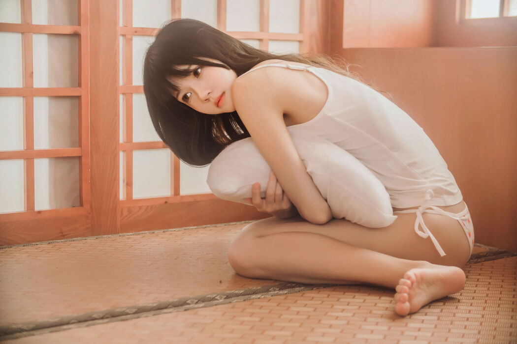 Sakura Momoko "Small Vest Change Sailor Suit" [Lori COS]