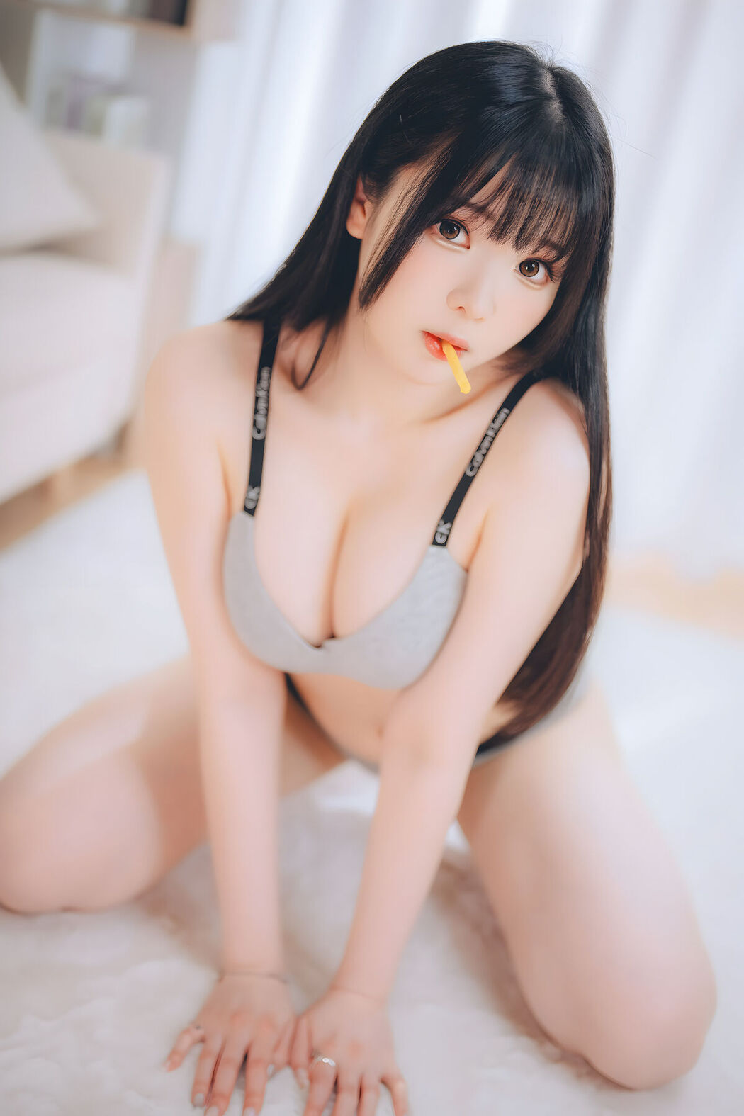 Coser@霜月Shimo – DL版写真集」週末彼女 Part1