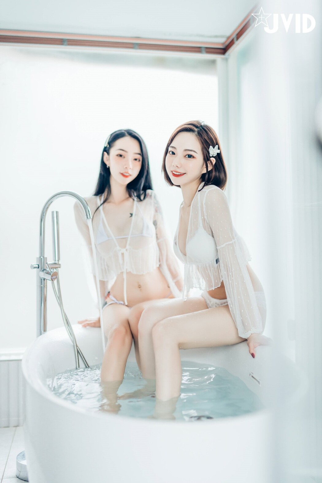 JVID 2022.02.14 Piao Piao 飄飄 And Jiu Jiu 啾啾 – Celebrate Valentines Day With Goddess Sisters B