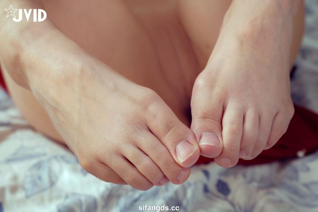 JVID Ai You 艾悠 – 全裸女神 艾悠 鲍鱼危机之艾达·王 猥亵凌辱拘禁 美艳酮体诱人白虎蜜穴 枪指阴户乖乖就范 Part1
