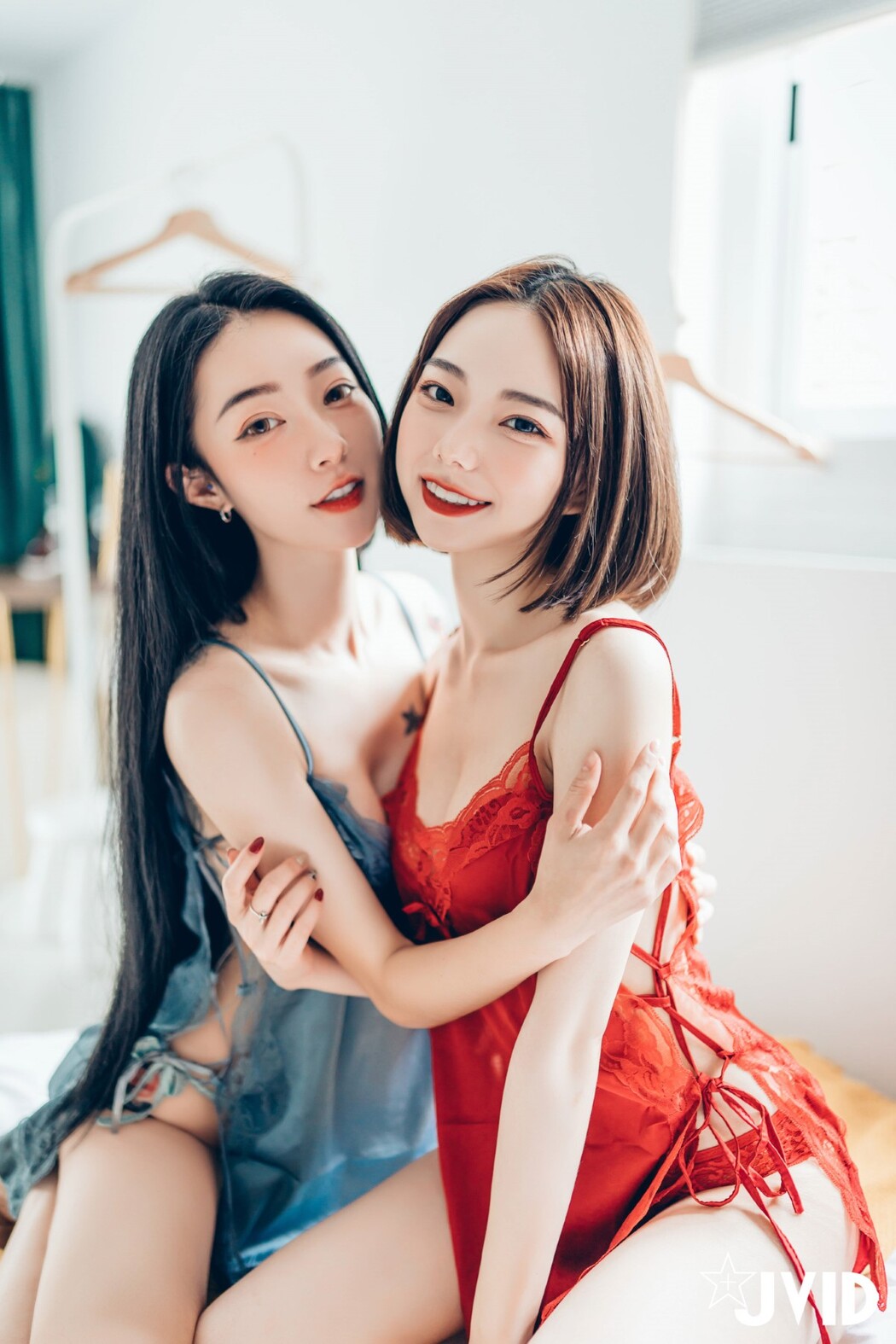 JVID 2022.02.14 Piao Piao 飄飄 And Jiu Jiu 啾啾 – Celebrate Valentines Day With Goddess Sisters A