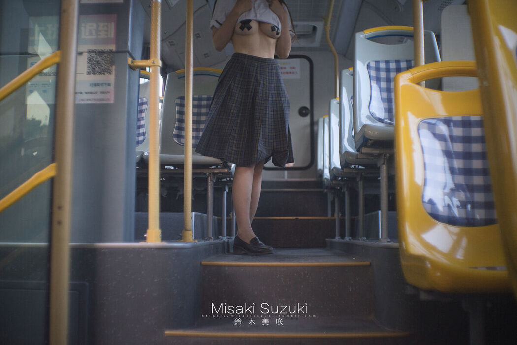 Coser@铃木美咲 Misaki Suzuki &#8211; 制服少女电车露出——羞耻 电车露出的体验