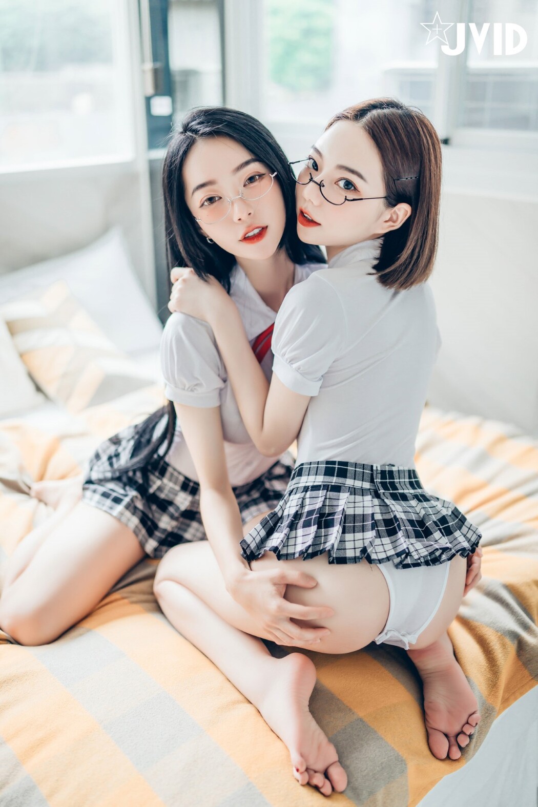 JVID 2022.02.14 Piao Piao 飄飄 And Jiu Jiu 啾啾 – Celebrate Valentines Day With Goddess Sisters B