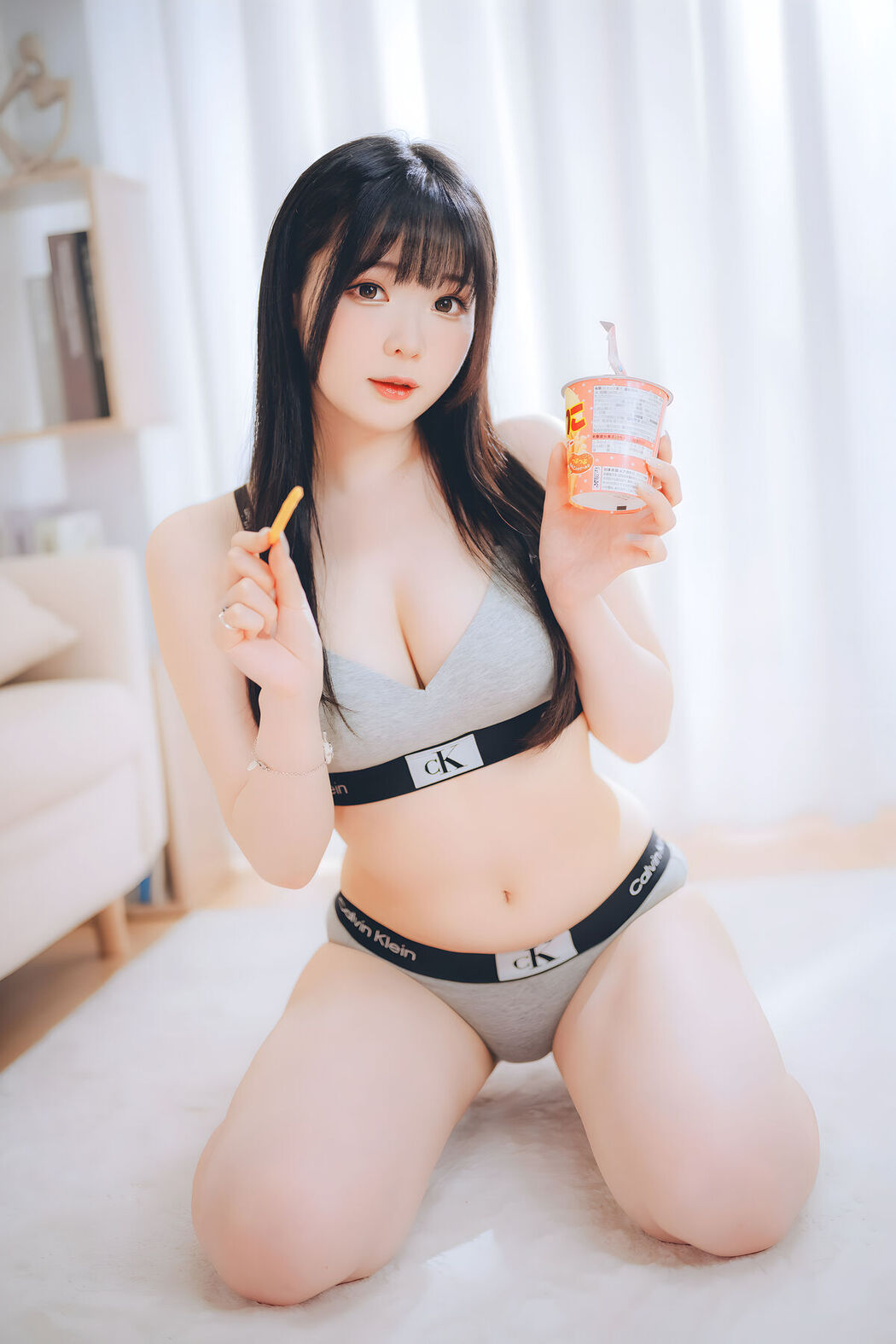 Coser@霜月Shimo – DL版写真集」週末彼女 Part1