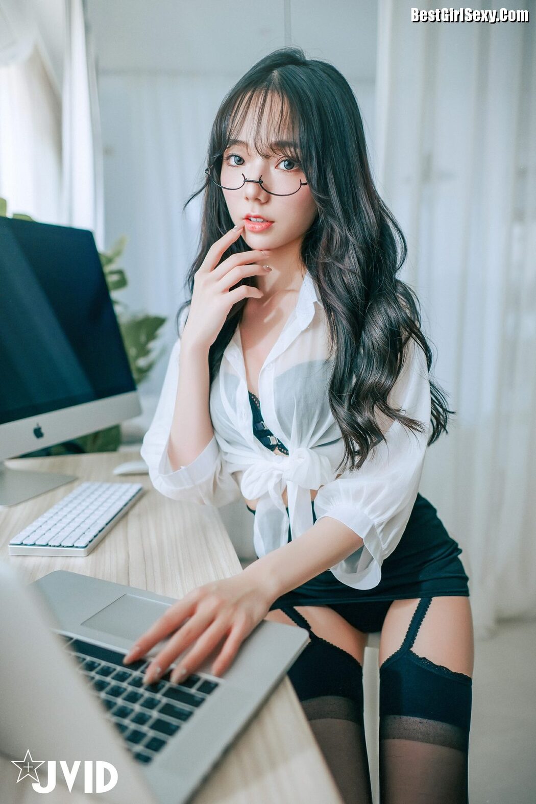 JVID Jiu Jiu 啾啾 – Lustful Little Secretary A