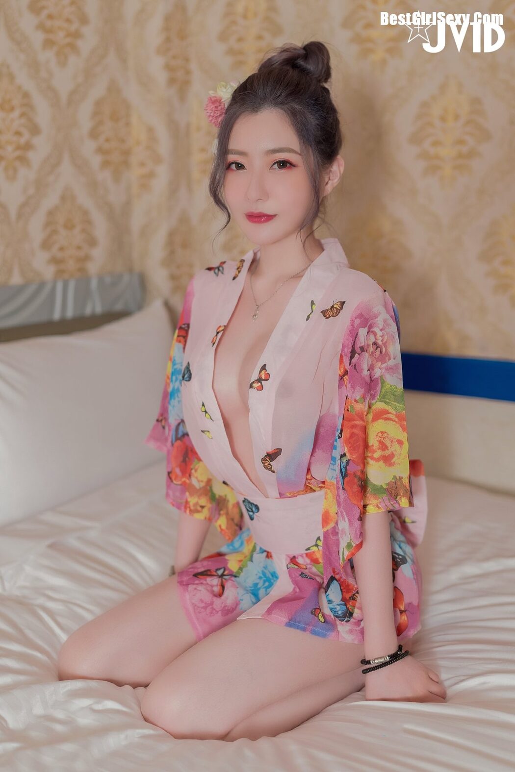 JVID Li Nai Jiang 璃奈醬 – Encounter With The Beautiful Hotel Hostess A