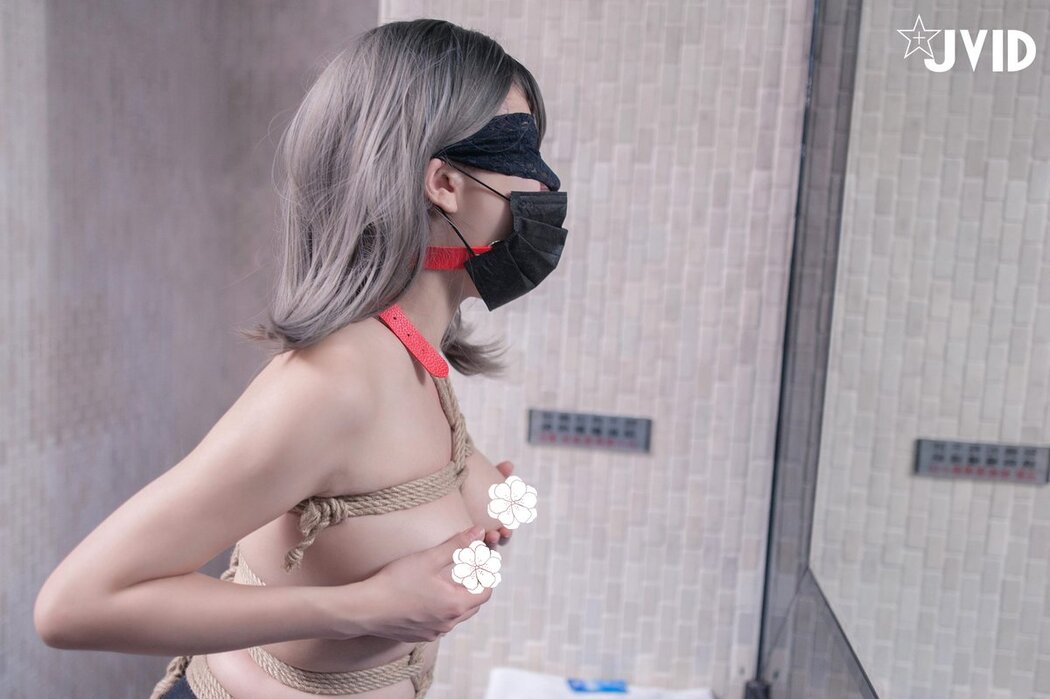 JVID Nai Yi Yi 奶依依 – 黑丝裸体龟甲缚街道露出