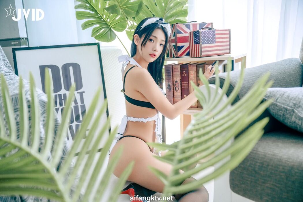 JVID Lu Lu Mi 露露咪 – 露露咪淫蕩小女僕 露露咪の特別服務 幫主人足交到射了 粉嫩美乳美鮑 Part1