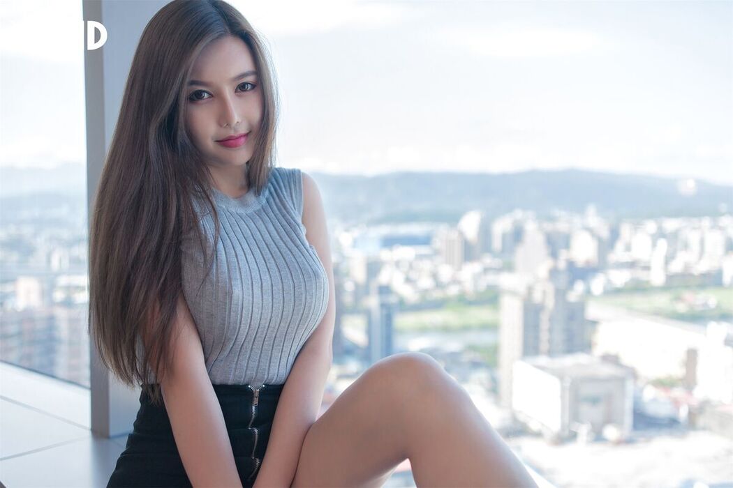 JVID Mu Mu Sen 木木森 – 梦幻般的美巨乳 – 私服着衣激凸诱惑-全裸湿身 – 景观高楼内的裸体 Part1