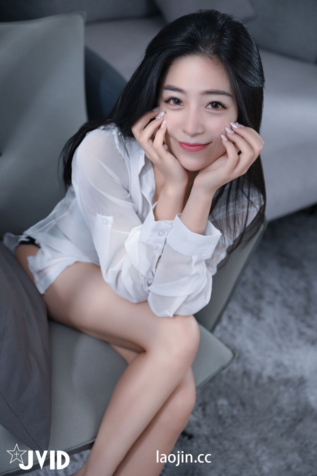 JVID Song Yu Chuan 宋雨川 – 新到女同事上班第一天前先到我家裡作個拜訪 Part1