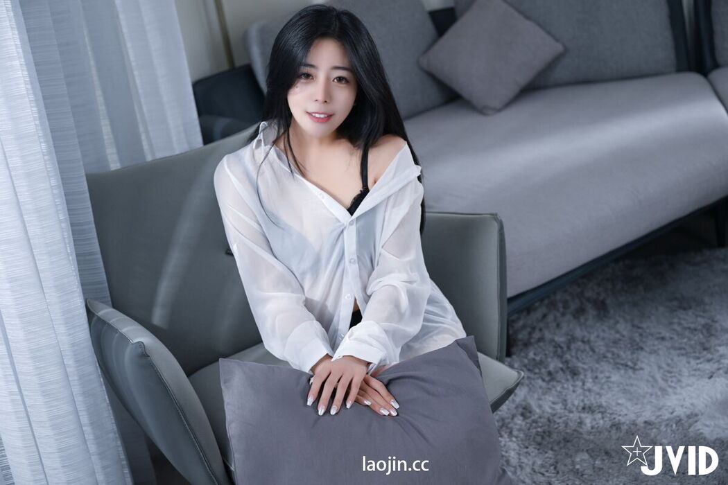 JVID Song Yu Chuan 宋雨川 – 新到女同事上班第一天前先到我家裡作個拜訪 Part1