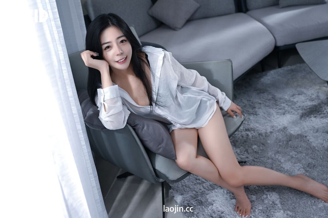 JVID Song Yu Chuan 宋雨川 – 新到女同事上班第一天前先到我家裡作個拜訪 Part2