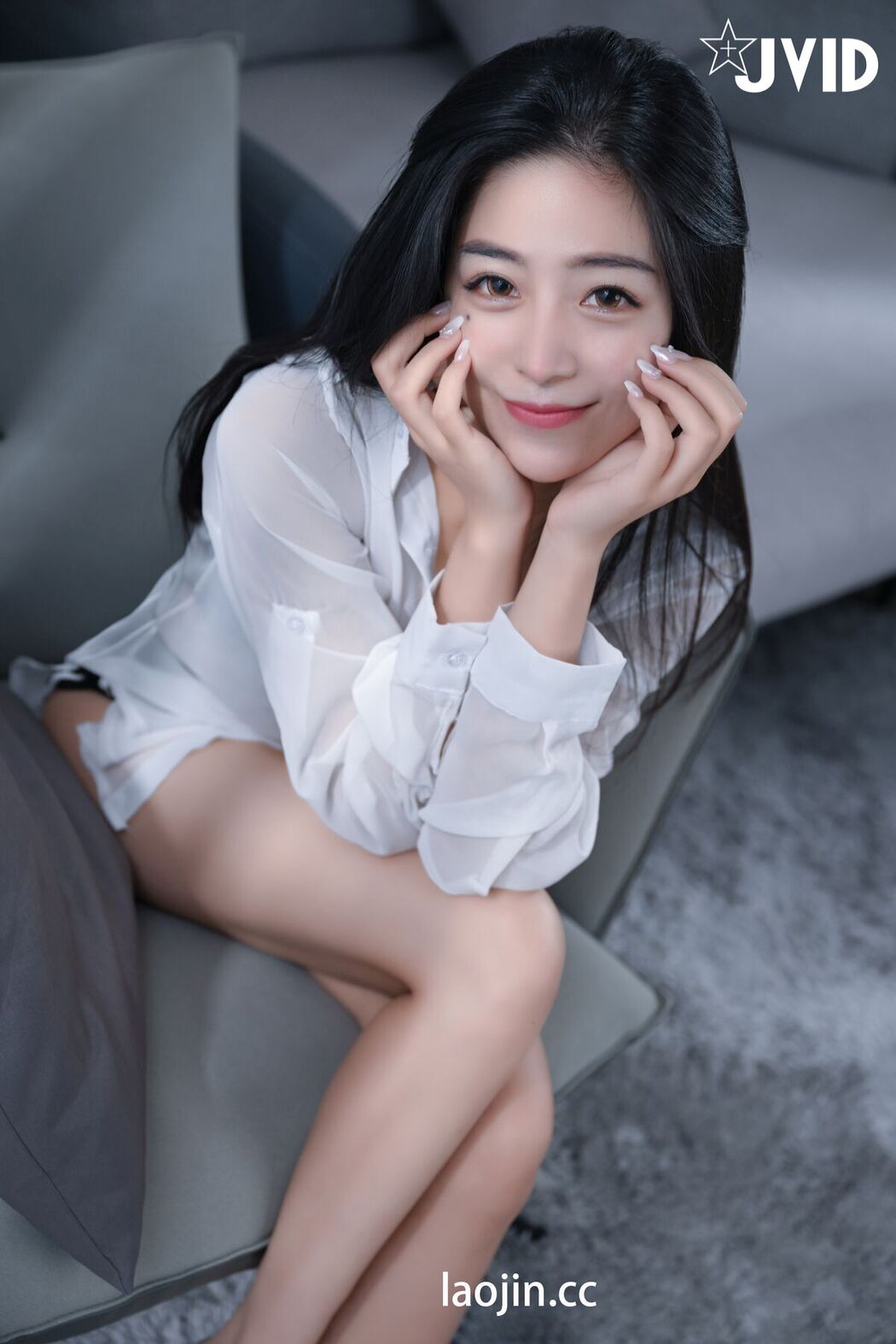 JVID Song Yu Chuan 宋雨川 – 新到女同事上班第一天前先到我家裡作個拜訪 Part1