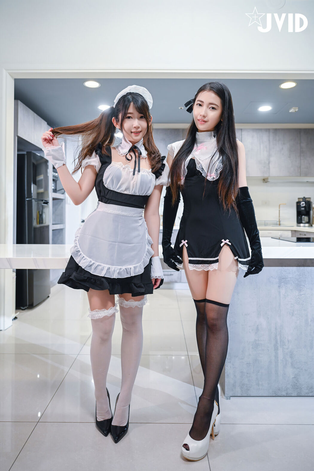 JVID Xia Mu Guang 夏暮光 And Rou Bao Mini 肉包Mini &#8211; 推薦豪宅雙女激烈碰撞高顏雙女百合激情互摸白虎 Part2