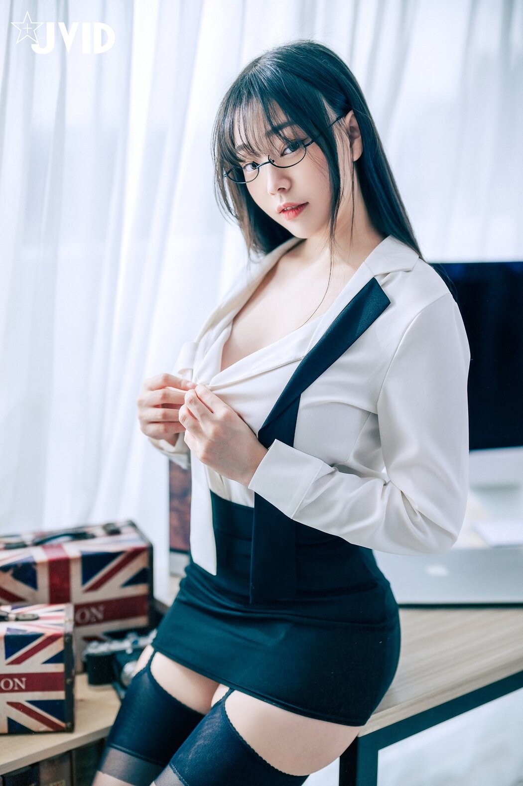 JVID Yi Xin Slivia 苡昕Slivia – 超巨乳女秘書 Part1