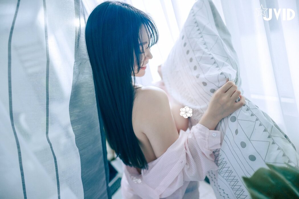 JVID Yi Xin Slivia 苡昕Slivia – 超巨乳女秘書 Part2