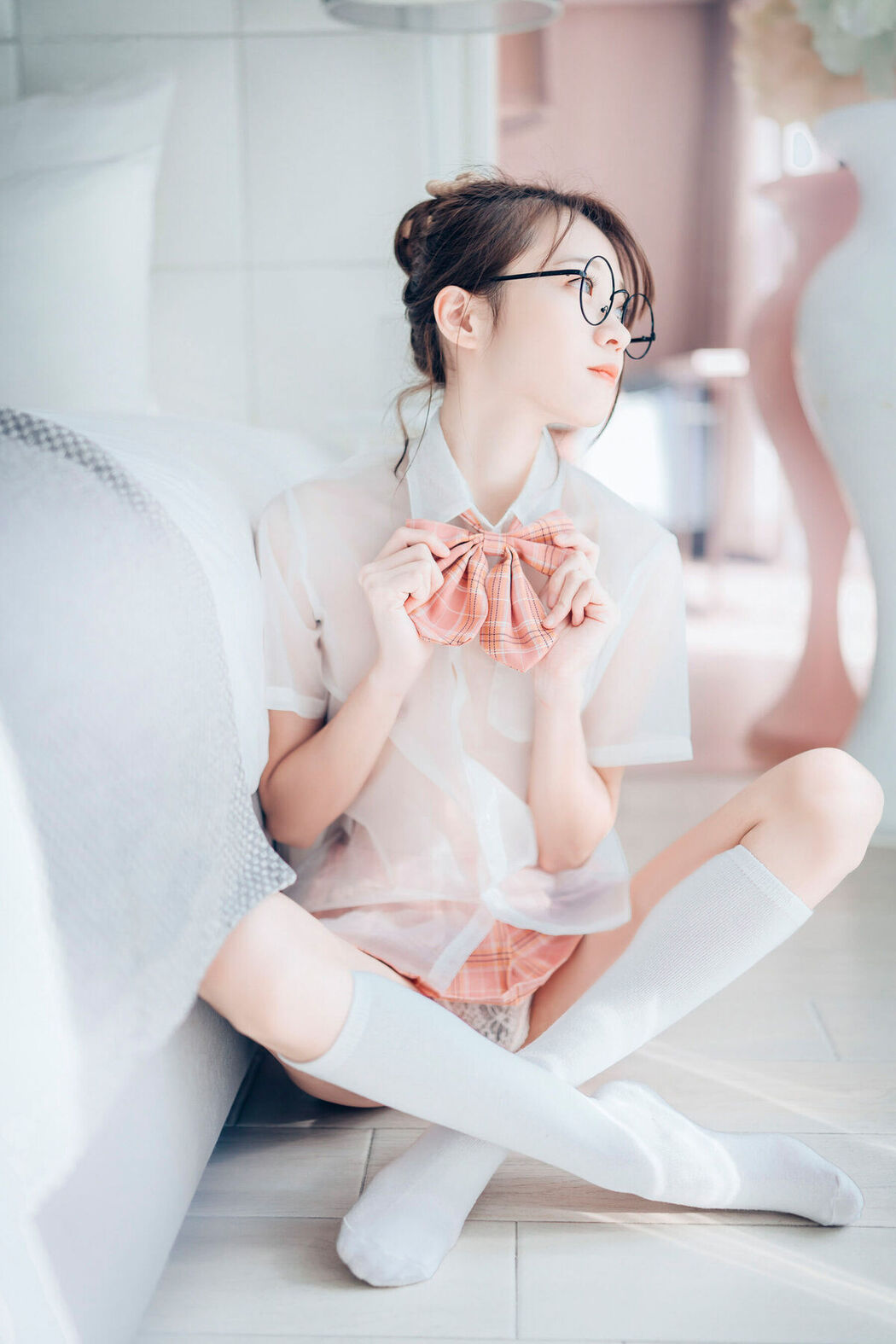 JVID 妍妍 Angel – 女孩在trasmart制服與眼鏡 Part1