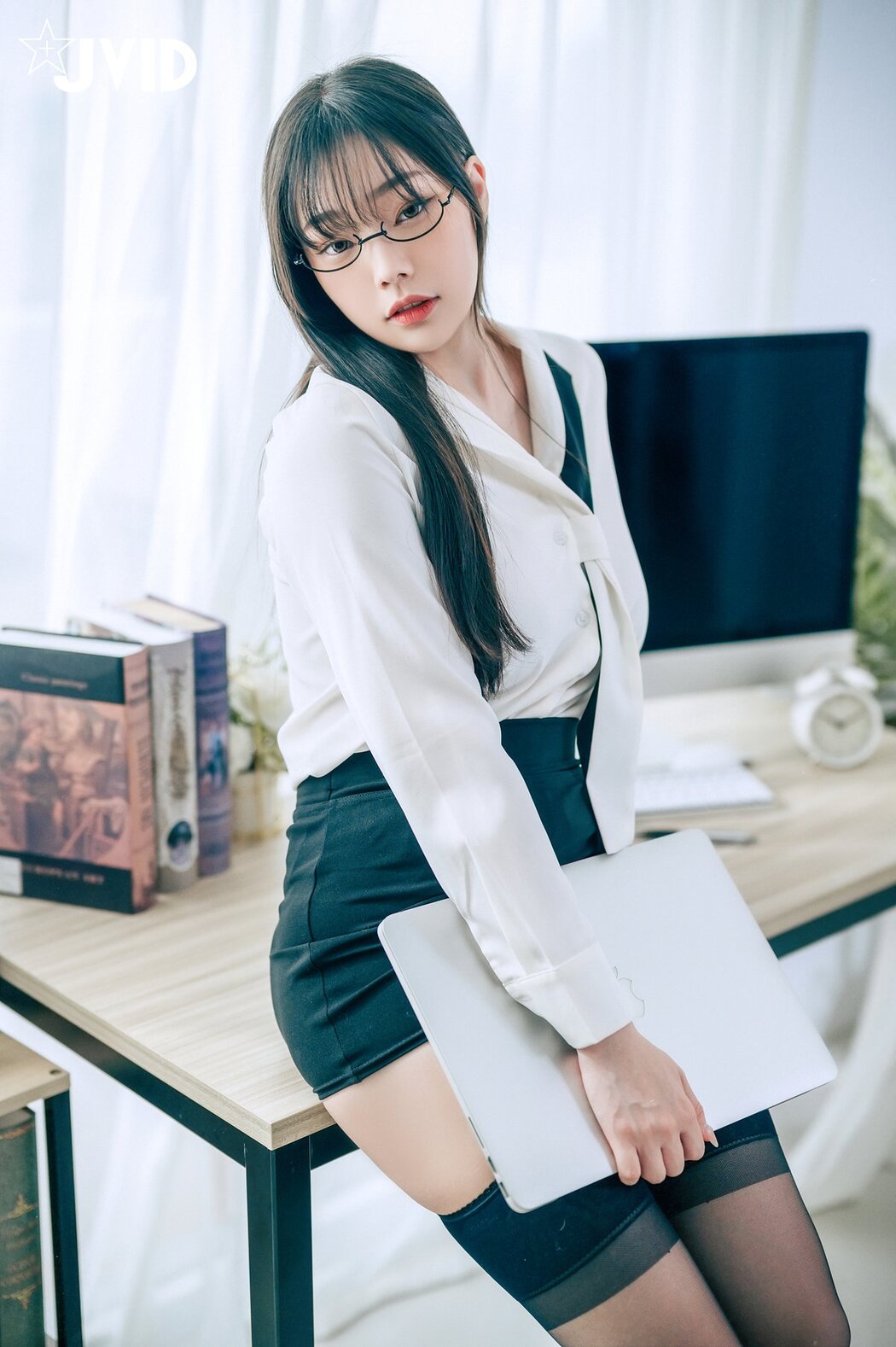 JVID Yi Xin Slivia 苡昕Slivia – 超巨乳女秘書 Part1