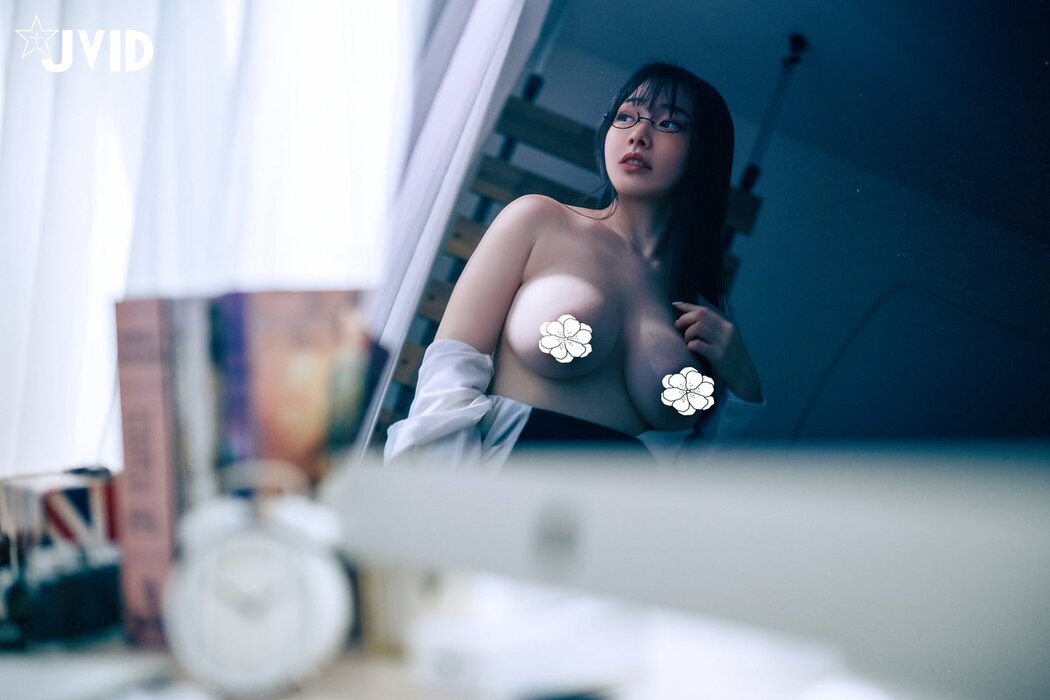 JVID Yi Xin Slivia 苡昕Slivia – 超巨乳女秘書 Part1