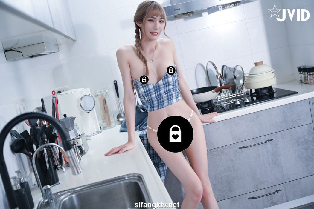JVID Zhi Xuan 芷萱 – 超大尺度私拍 斯文青春廚娘 四點全露 Part2