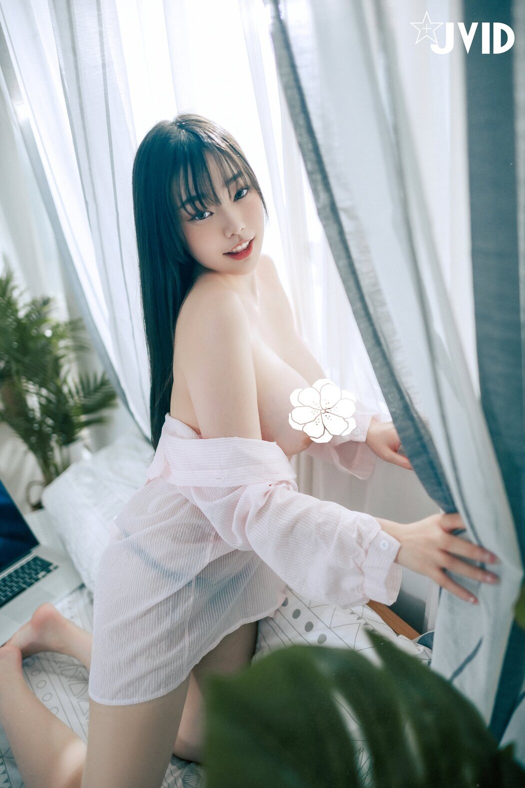 JVID Yi Xin Slivia 苡昕Slivia – 超巨乳女秘書 Part2